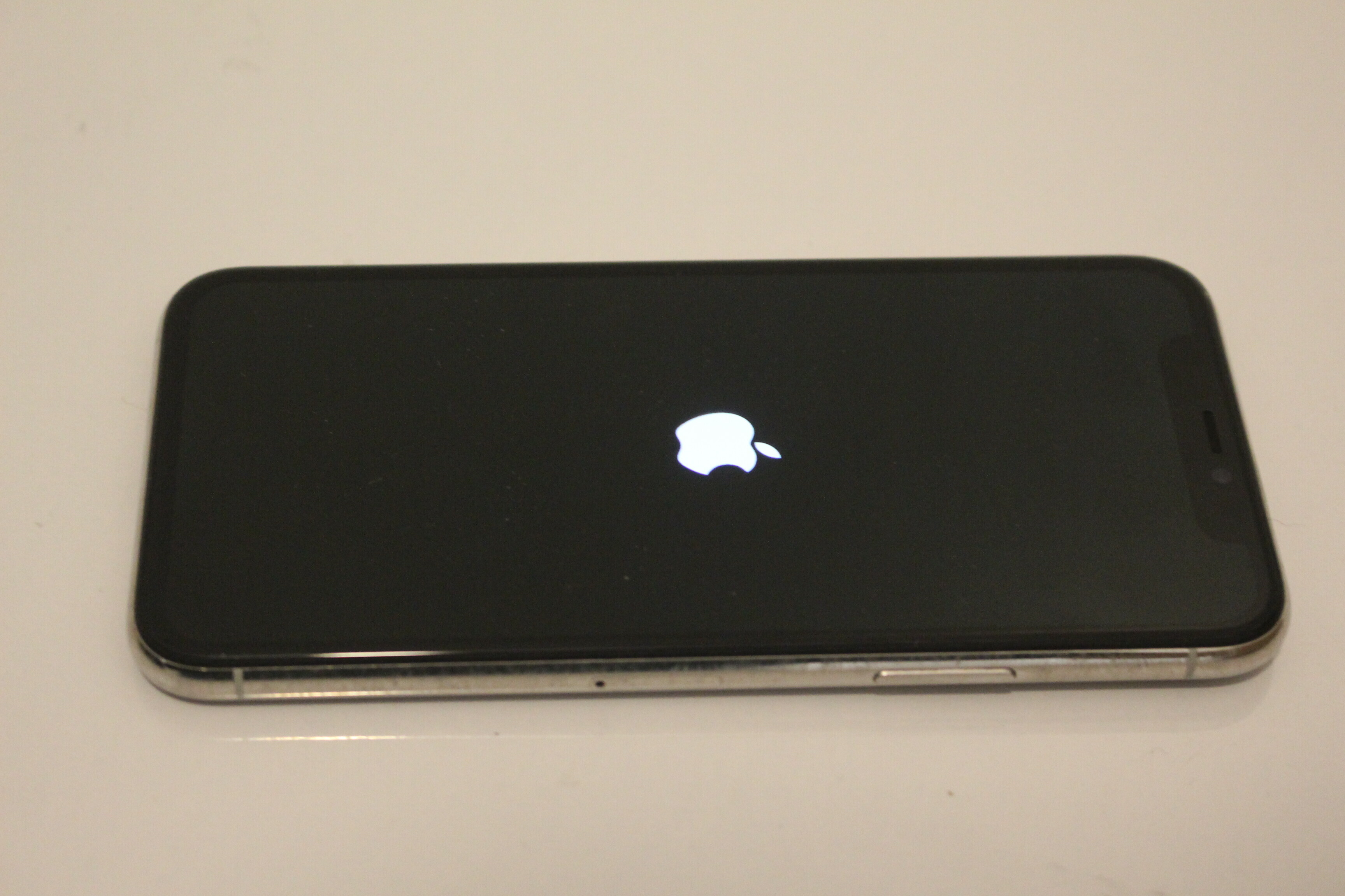 telefon-iphone-12-64-gb-ideal-konto-icloud-stan-uzywany