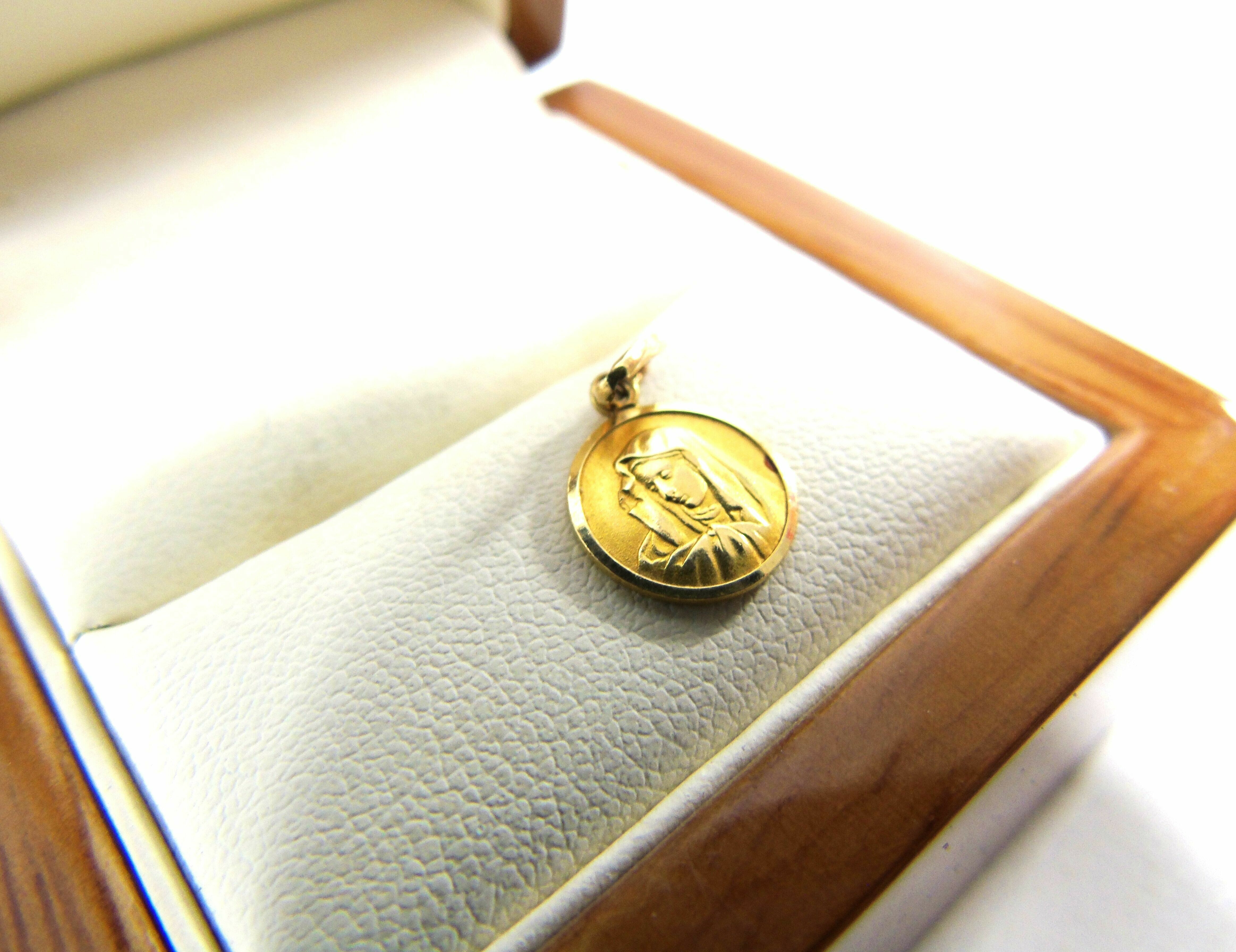 swiety-medalik-zawieszka-zlota-pr-750-18k-plac-wolnosci-6-zuromin