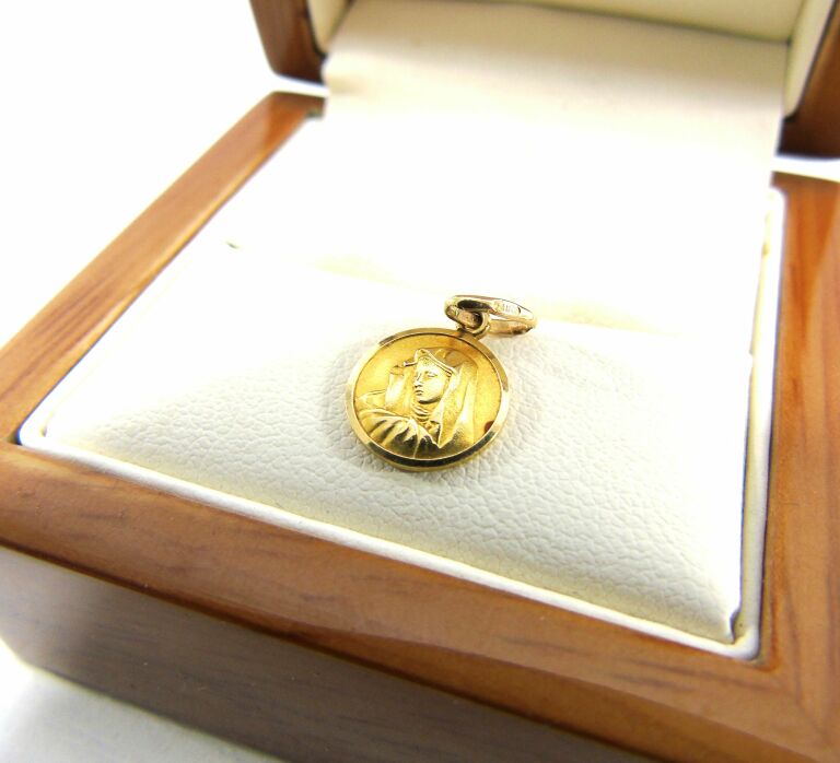 swiety-medalik-zawieszka-zlota-pr-750-18k-plac-wolnosci-6-zuromin