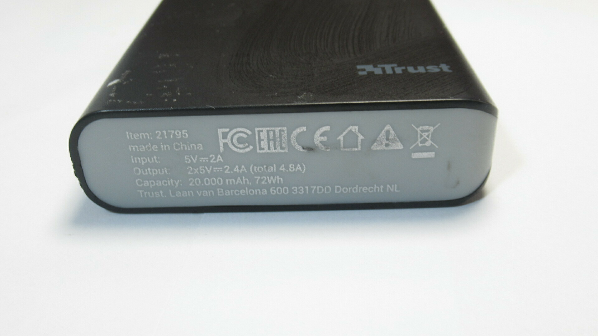 powerbank-trust-20000-kolor-czarny