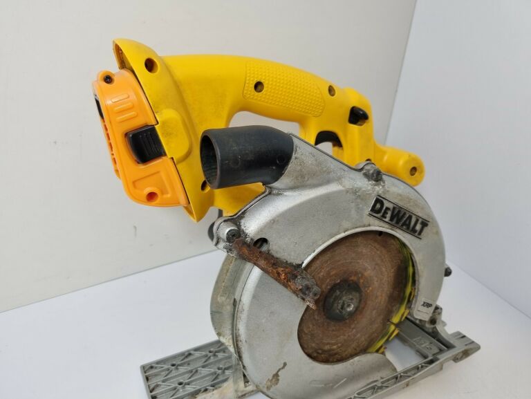 dewalt-dc390-pilarka-reczna-stan-uzywany