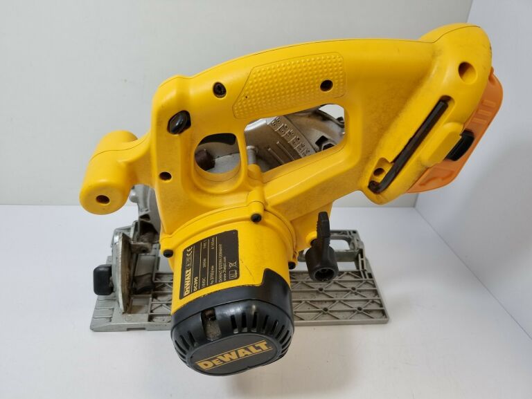 dewalt-dc390-pilarka-reczna-ean-5035048356210