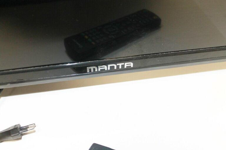 TELEWIZOR MANTA LED3204 + PILOT