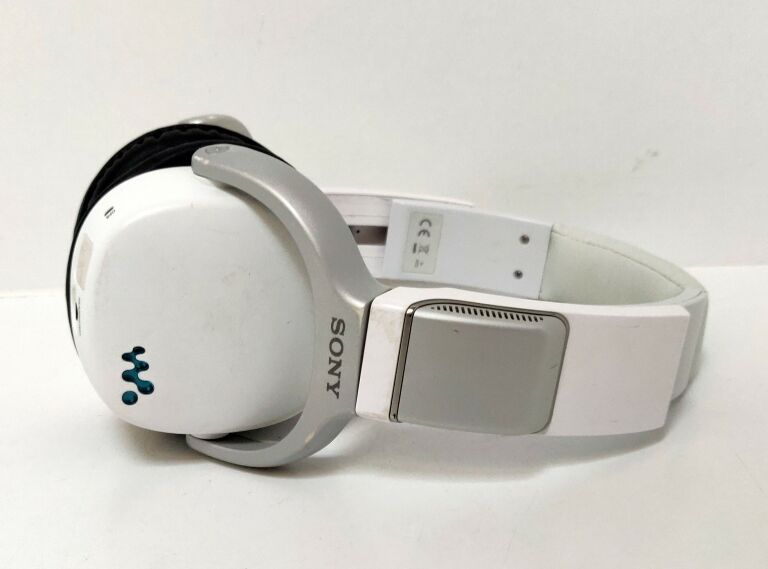 SŁUCHAWKI Z ODTWARZACZEM SONY NWZ-WH303 BIAŁE 4GB