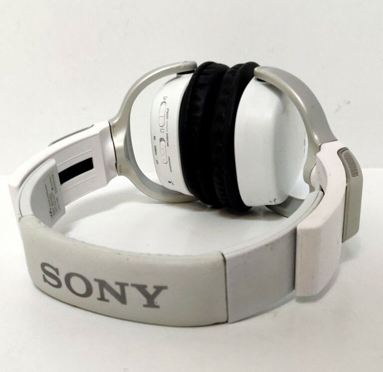 SŁUCHAWKI Z ODTWARZACZEM SONY NWZ-WH303 BIAŁE 4GB