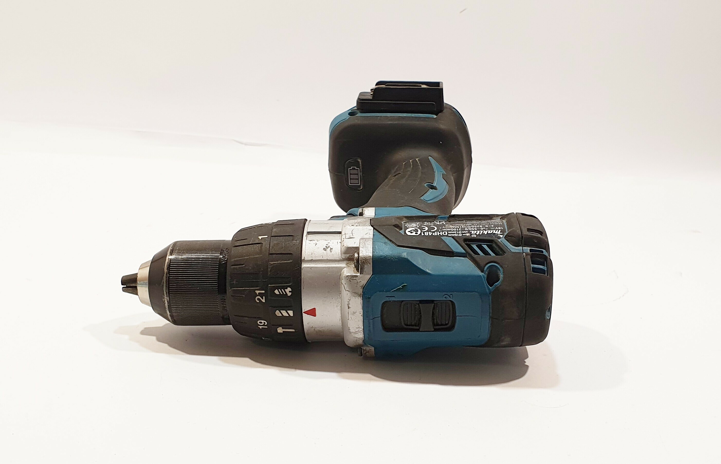 wkretarka-makita-dhp481-zasilanie-akumulatorowe