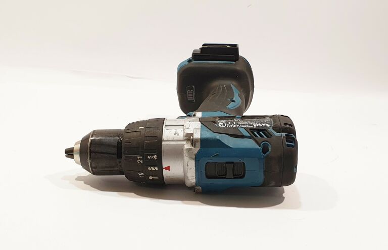 wkretarka-makita-dhp481-zasilanie-akumulatorowe