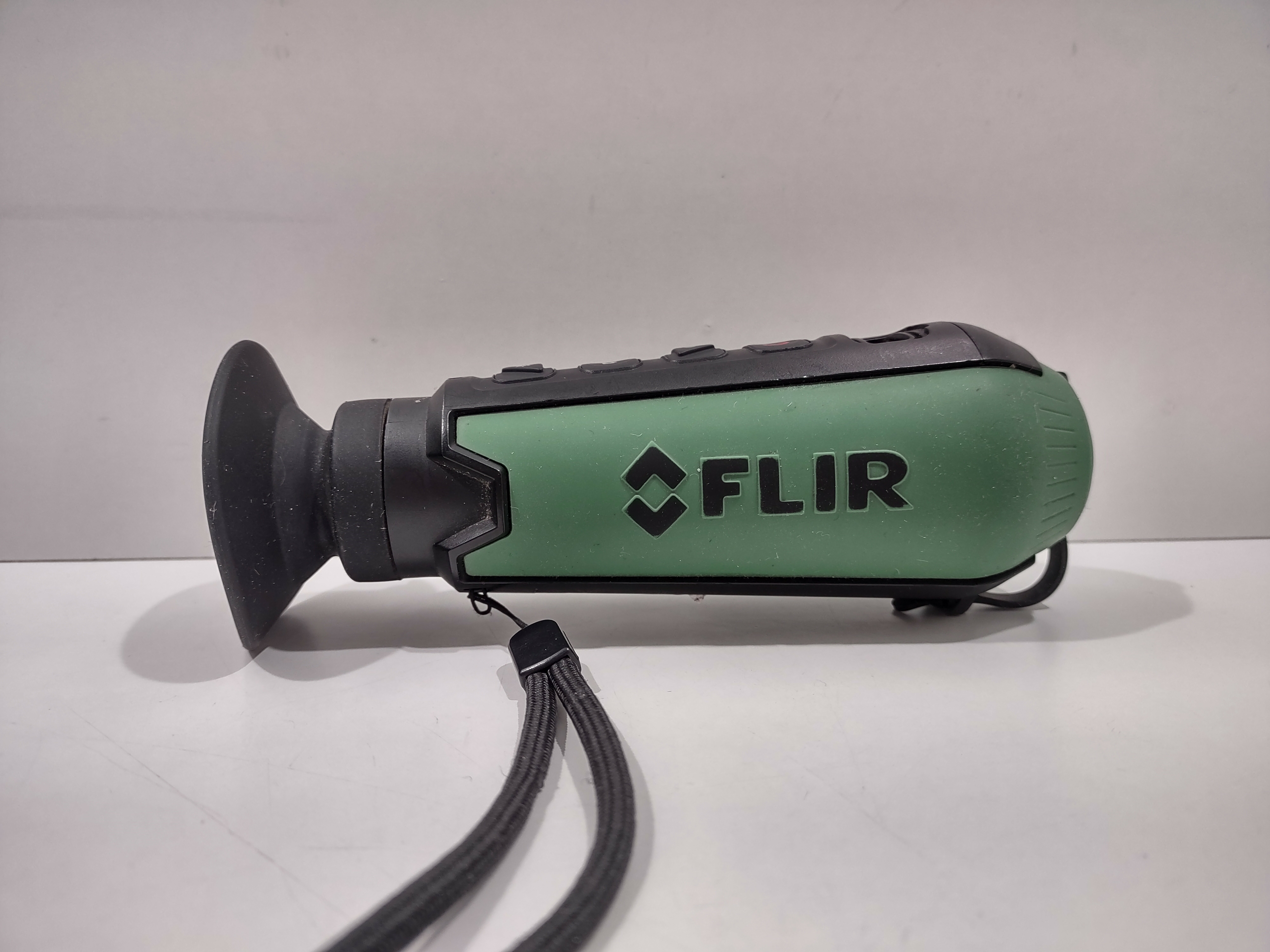 precyzyjna-kamera-termowizyjna-flir-scout-tk-stan-uzywany