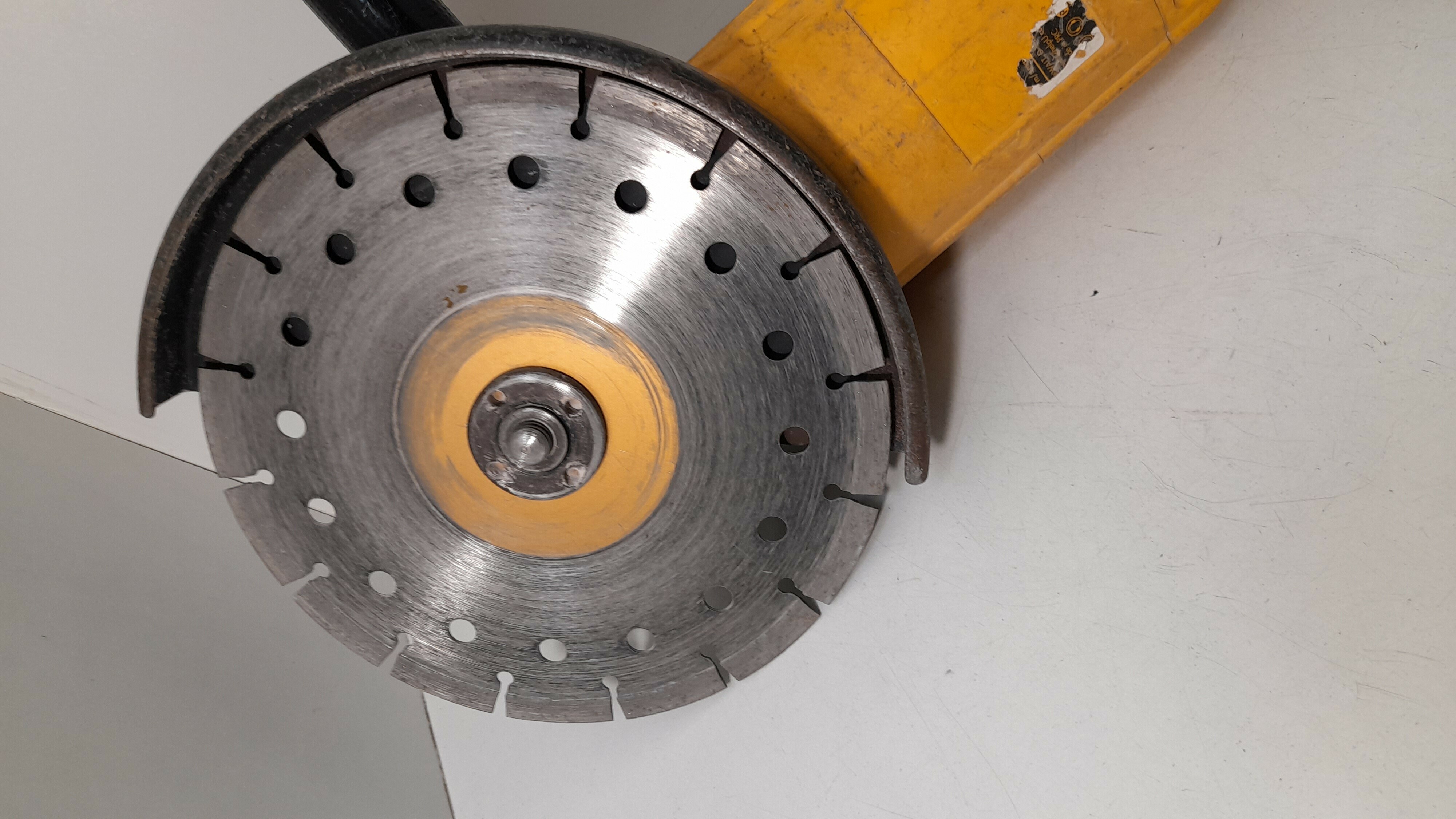 szlifierka-dewalt-duza-marka-dewalt