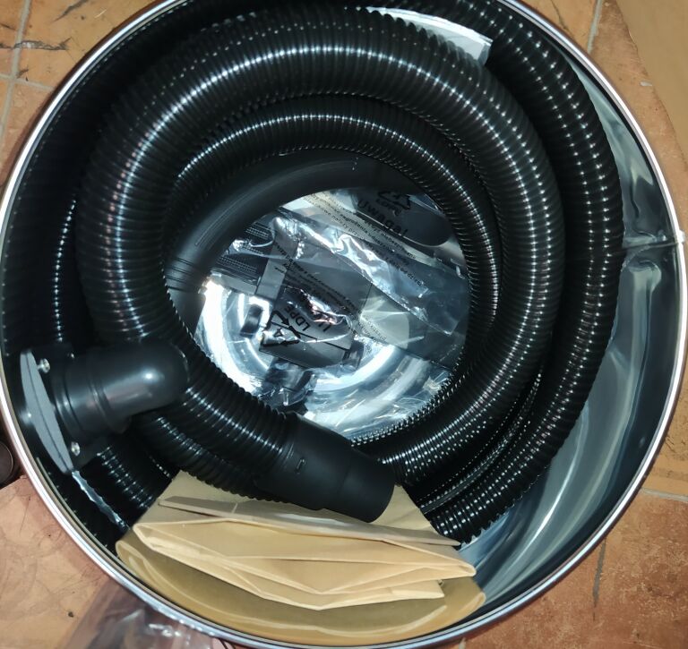 ODKURZACZ WARSZTATOWY NITEO 1300W 220 V 20L
