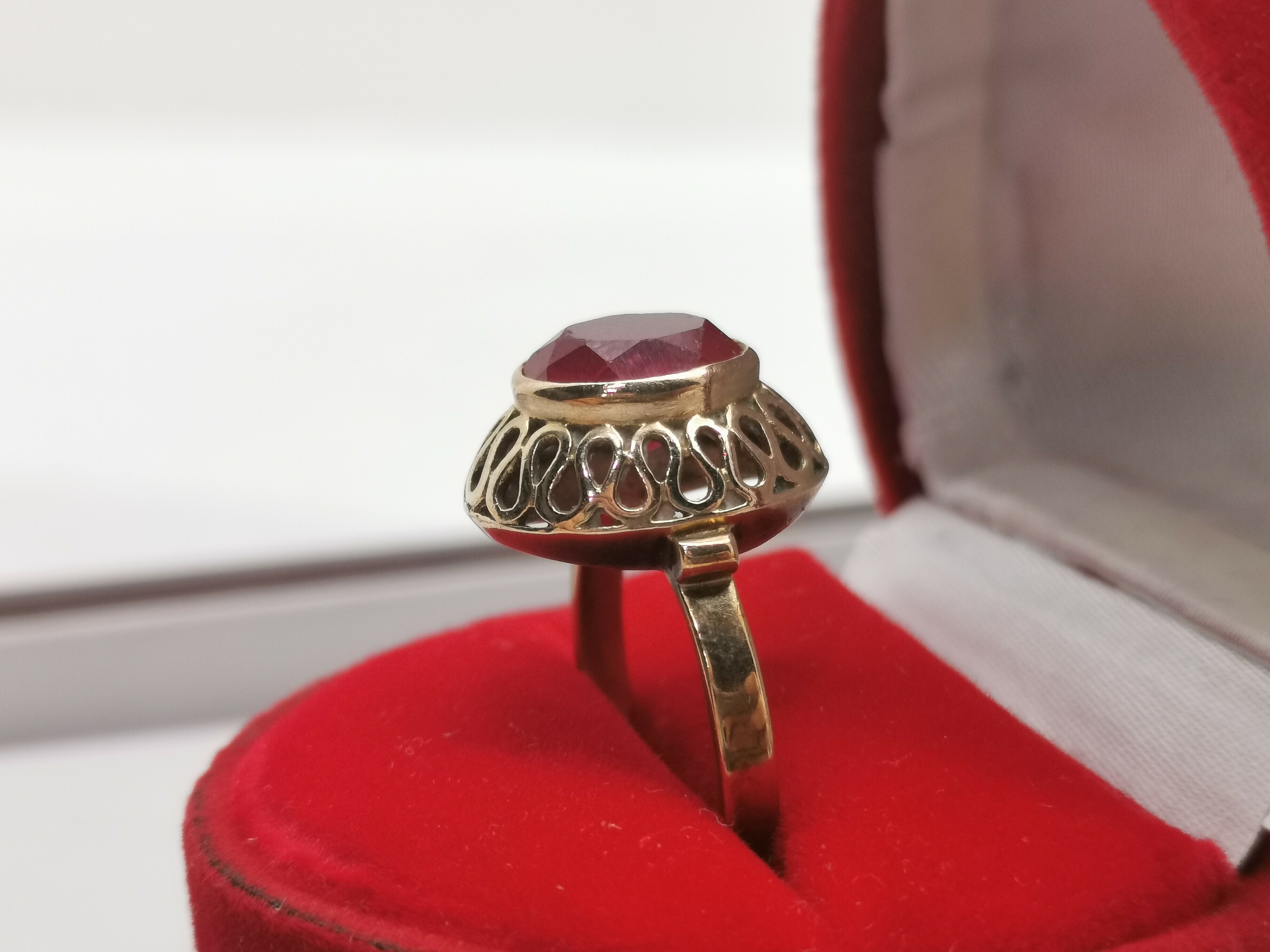 zloty-pierscionek-z-rozowym-kamieniem-pr-585-443-rodzaj-wyrob-jubilerski