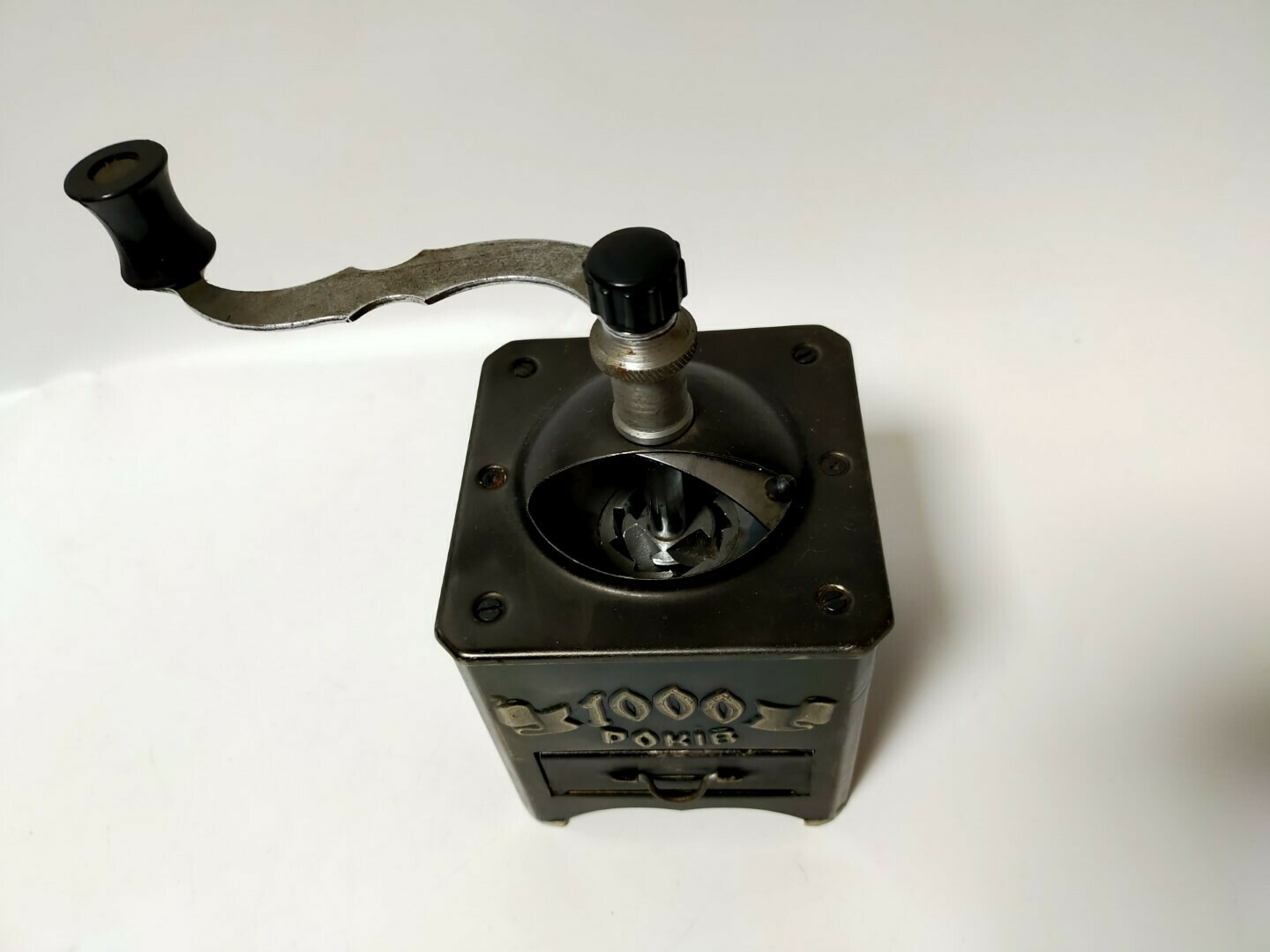 stary-mlynek-do-kawy-rosyjski-stan-nie-wymaga-renowacji