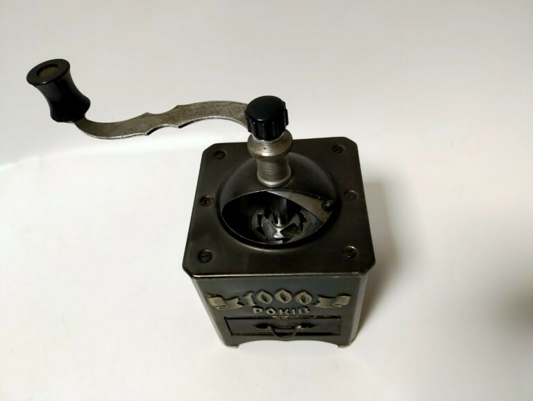 stary-mlynek-do-kawy-rosyjski-stan-nie-wymaga-renowacji