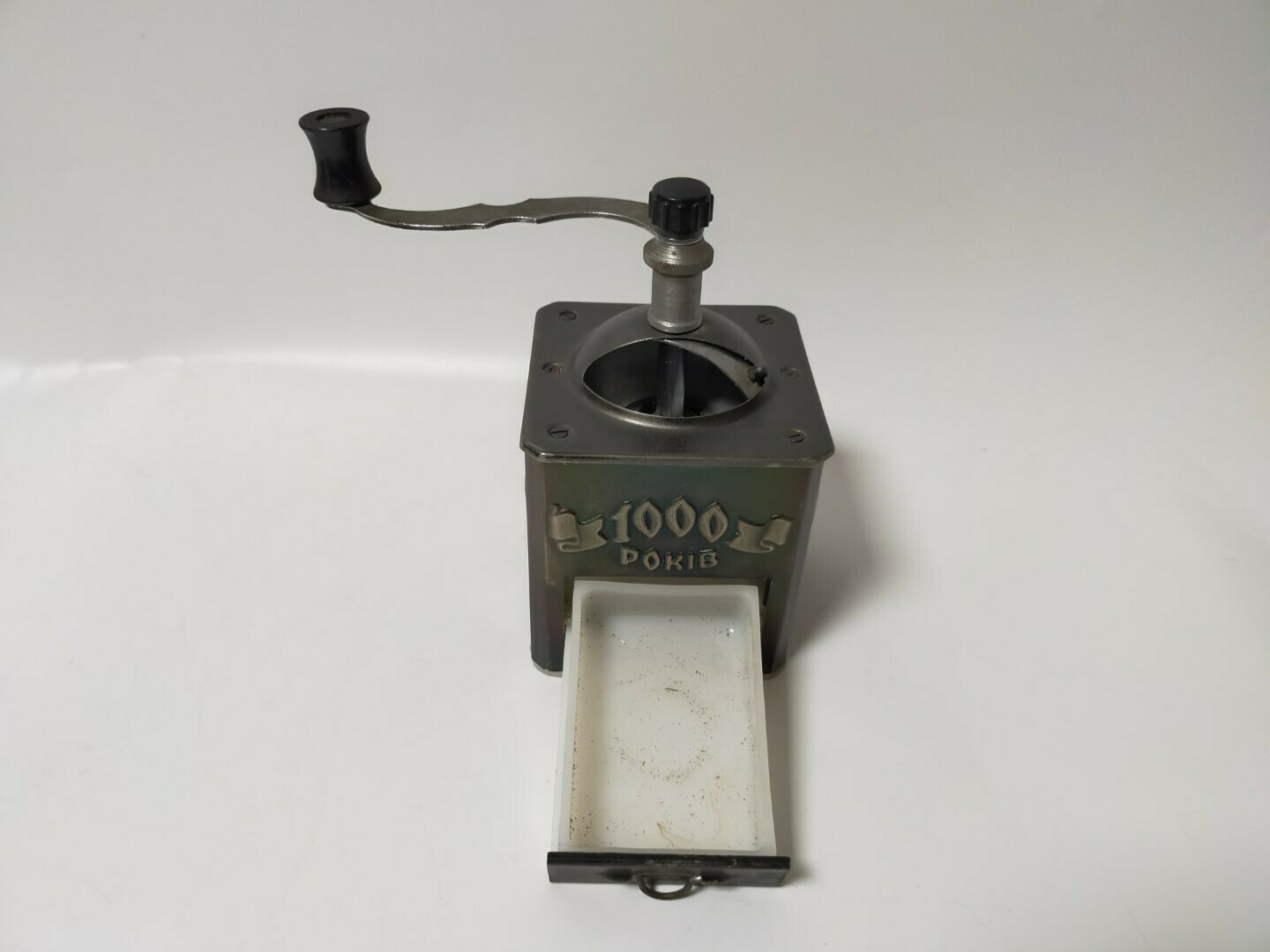 stary-mlynek-do-kawy-rosyjski-stan-nie-wymaga-renowacji