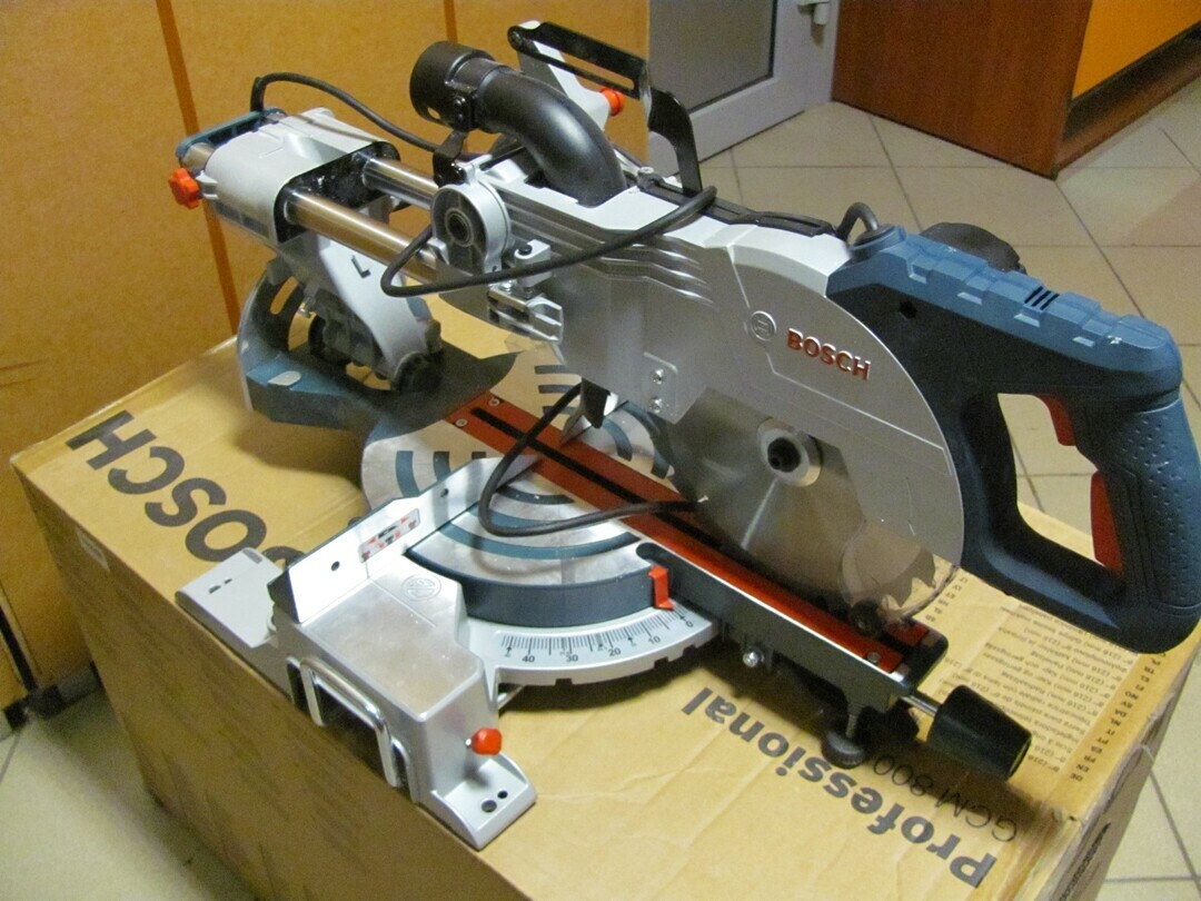 ukosnica-bosch-gcm-800-sj-srednica-tarczy-216