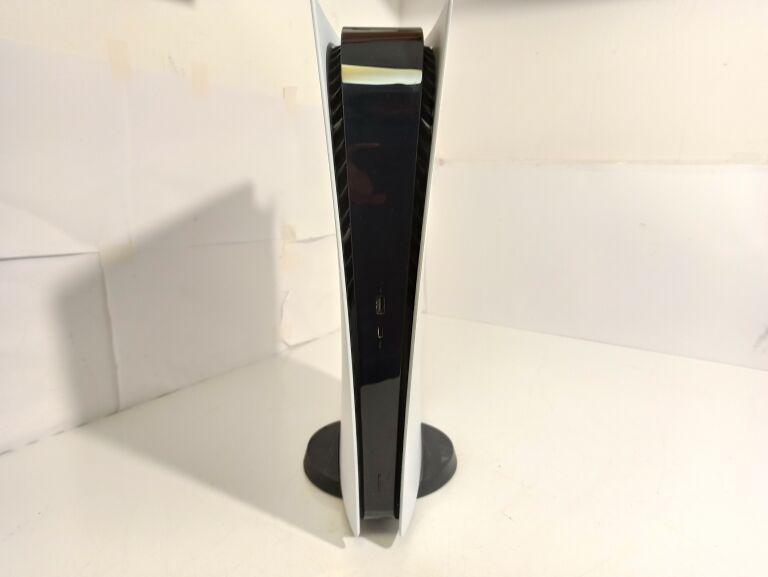 konsola-playstation-5-digital-zestaw-stan-uzywany