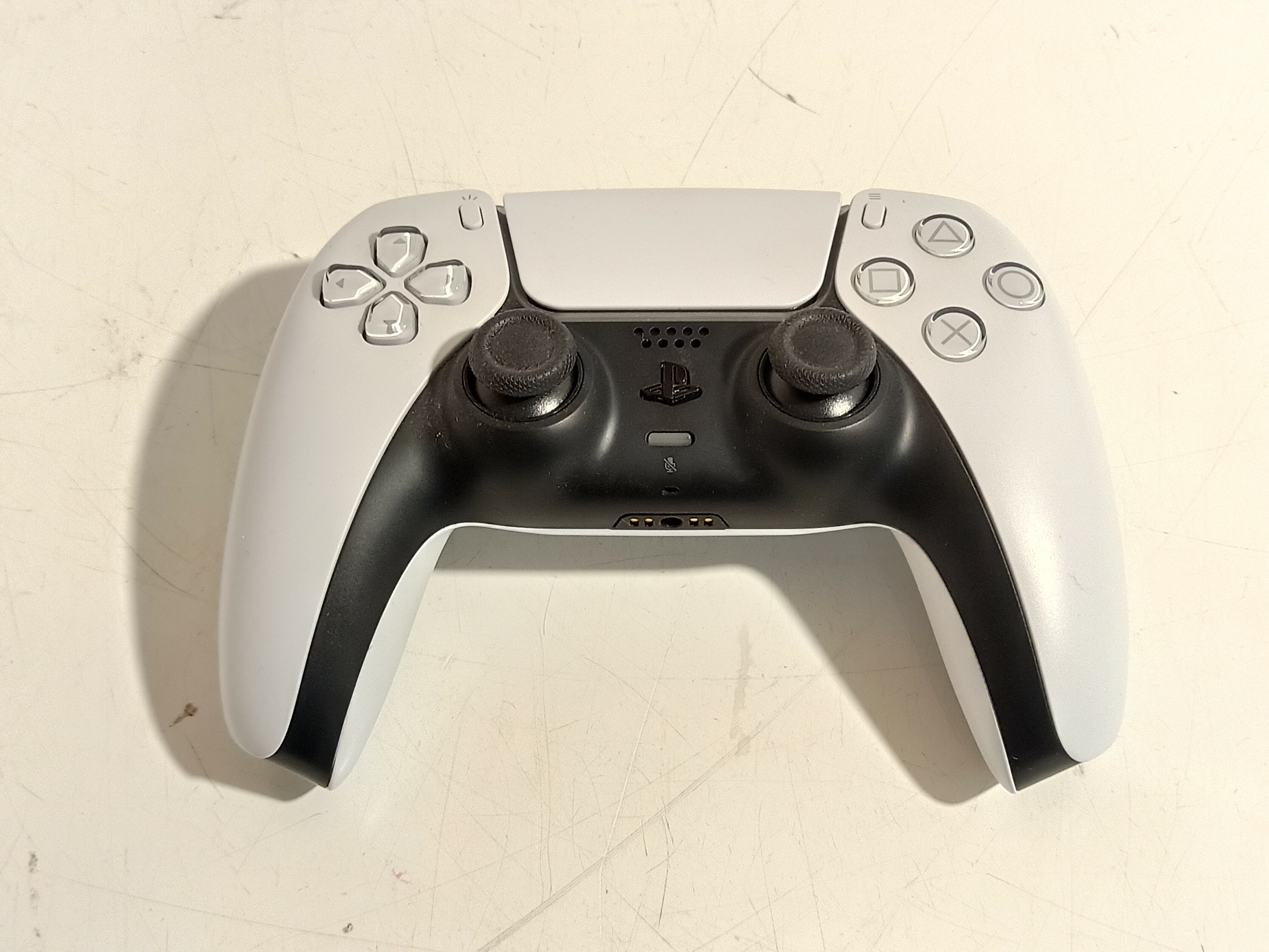 konsola-playstation-5-digital-zestaw-stan-uzywany