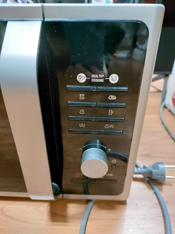 KUCHENKA MIKROFALOWA SAMSUNG MG23F301