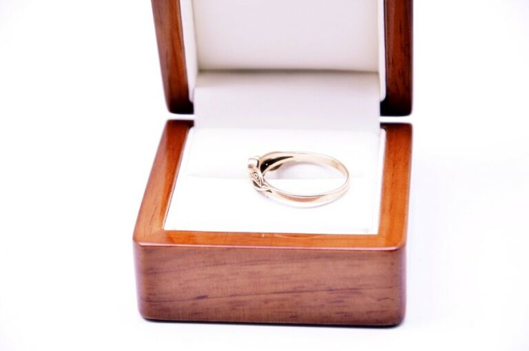 swietny-zloty-pierscionek-585-217g-r19-material-zloto