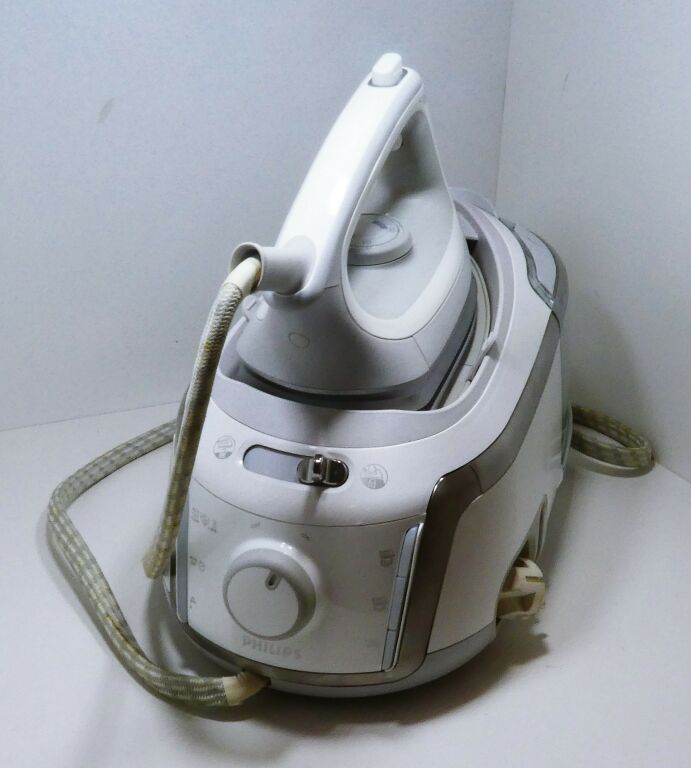 stacja-parowa-philips-gc9040-moc-2170