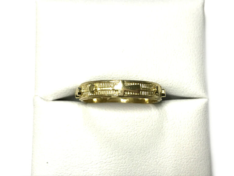 pierscionek-koronka-material-zloto