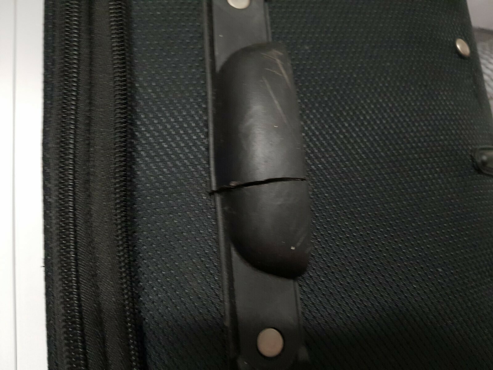 walizka-podrozna-lasocki-glebokosc-krotszy-bok-1