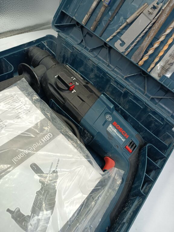 MŁOTOWIERTARKA BOSCH PROFESSIONAL GBH240 ZESTAW