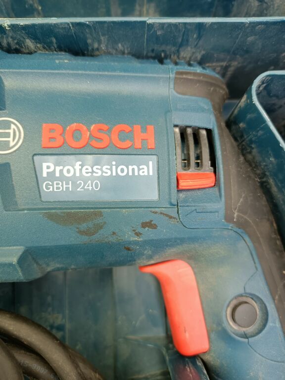 MŁOTOWIERTARKA BOSCH PROFESSIONAL GBH240 ZESTAW