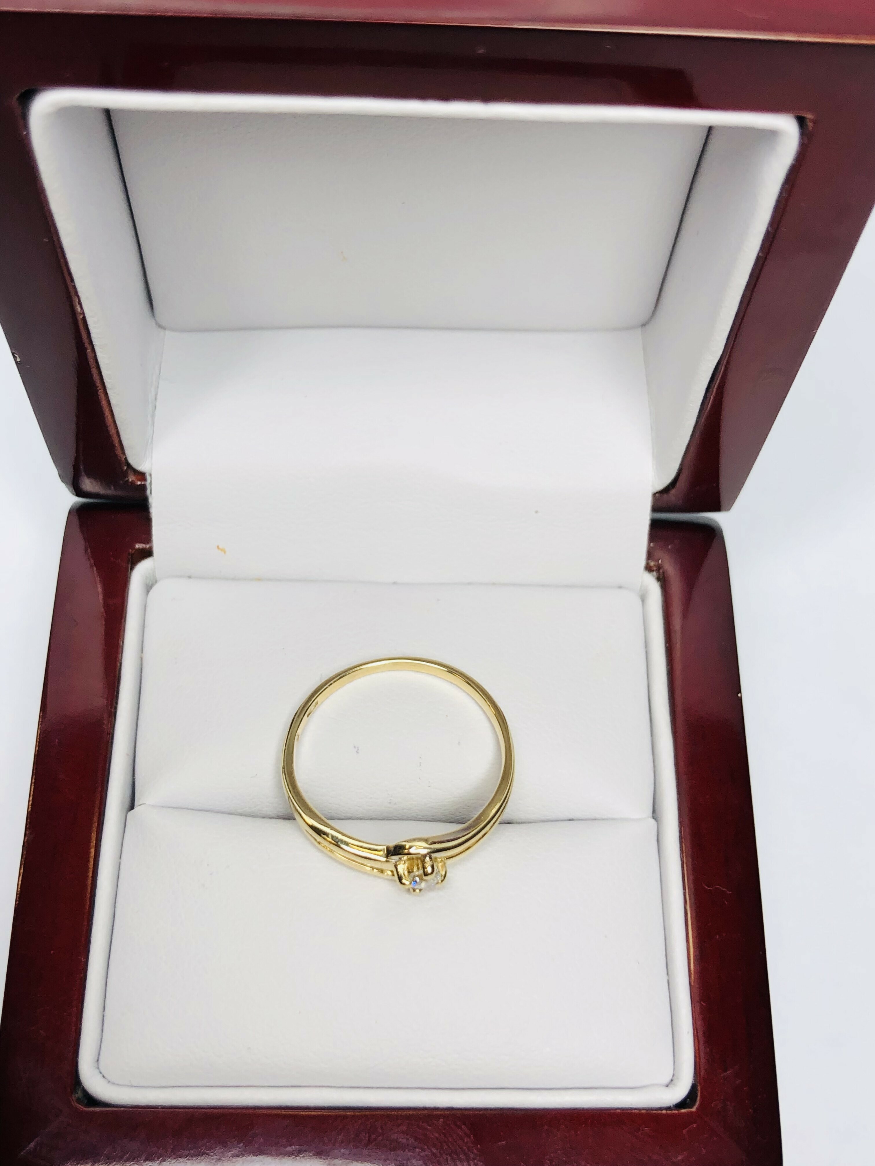 pierscionek-zareczynowy-z-brylantem-certyfikat-585-stan-uzywany