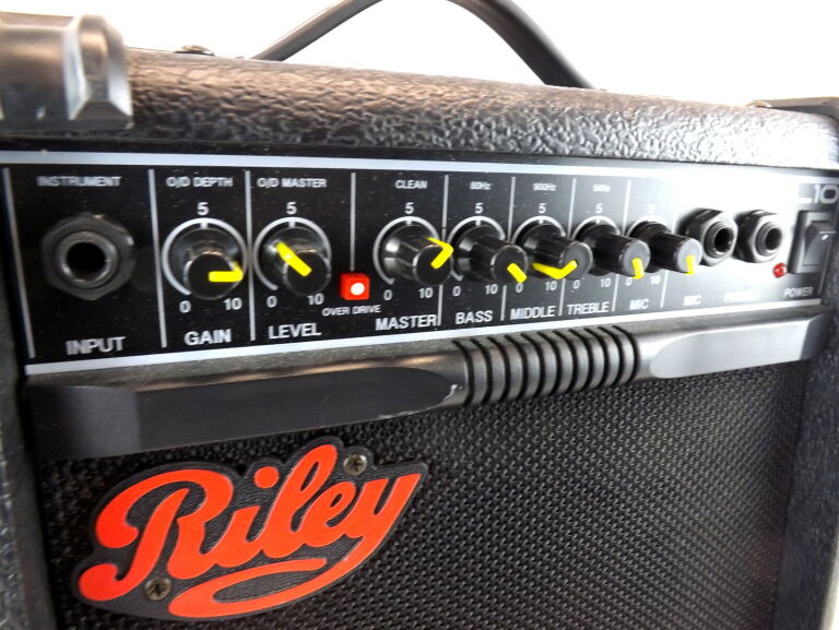 RILEY XL-15R WZMACNIACZ GITAROWY PIECYK 15W