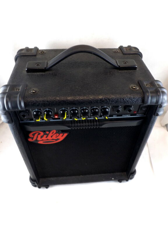 RILEY XL-15R WZMACNIACZ GITAROWY PIECYK 15W