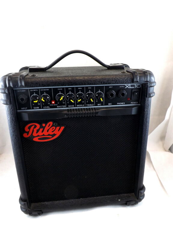 RILEY XL-15R WZMACNIACZ GITAROWY PIECYK 15W