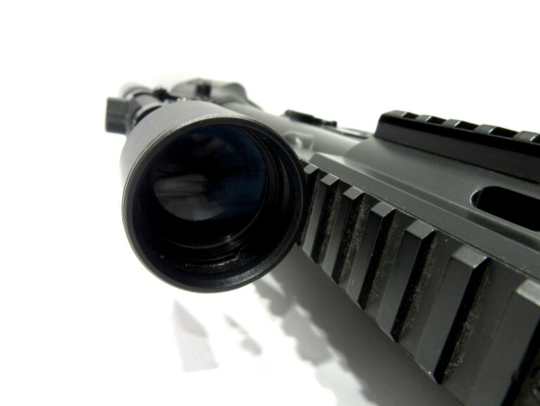 karabinek-hecklerkoch-hk416-luneta-zasilanie-elektryczne