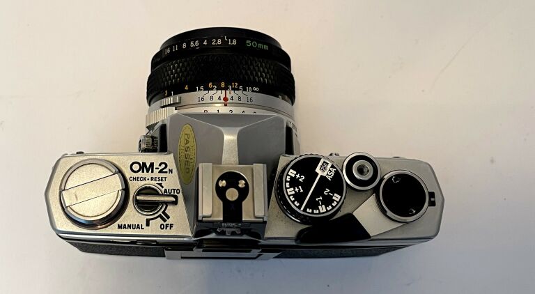 OLYMPUS OM-2N MD + ZUIKO 50MM 1.8