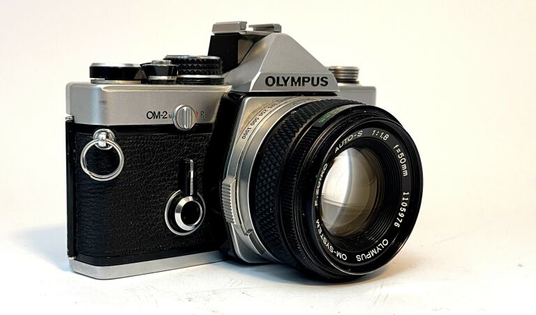 OLYMPUS OM-2N MD + ZUIKO 50MM 1.8