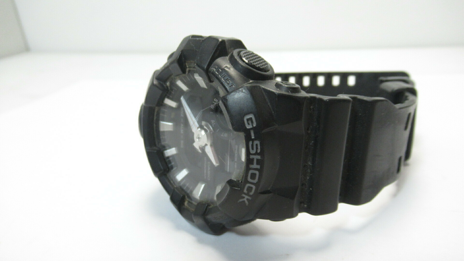 zegarek-casio-g-shock-ga-700-typ-nareczny