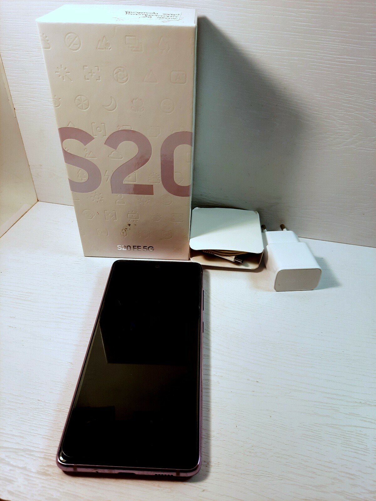 telefon-samsung-galaxy-s20-fe-5g-rynek-4-chodziez