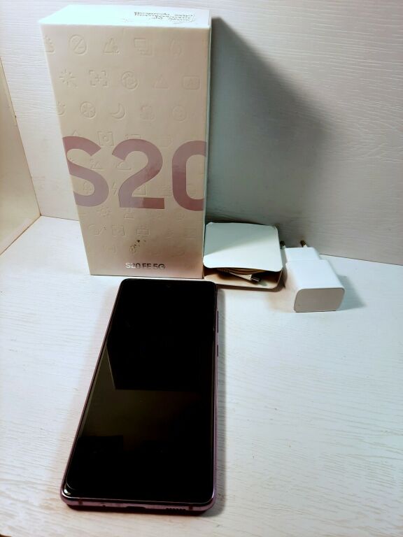 telefon-samsung-galaxy-s20-fe-5g-rynek-4-chodziez
