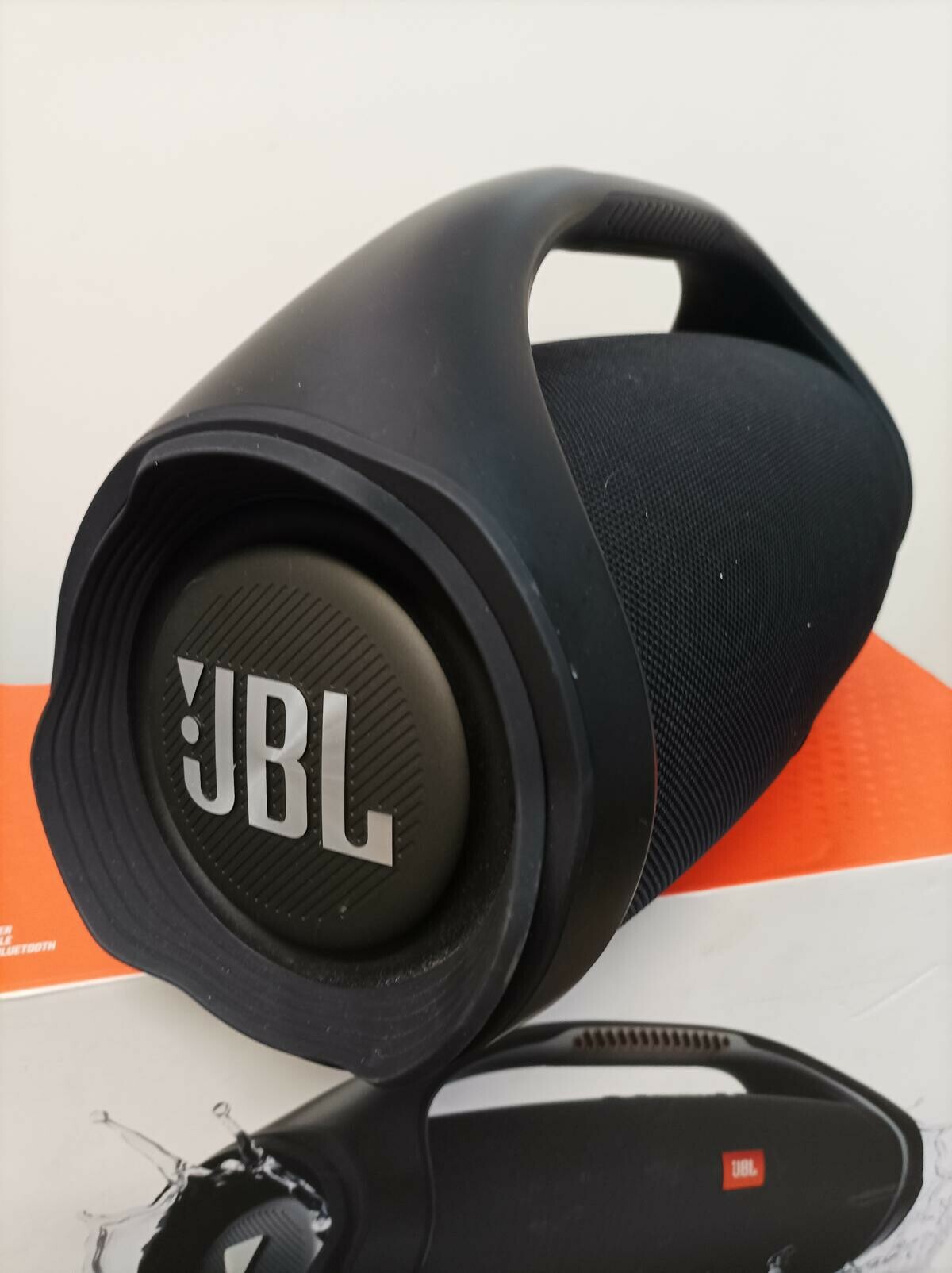 glosnik-jbl-boombox-2-brakpaczka-zaginela-funkcje-funkcja-powerbanku