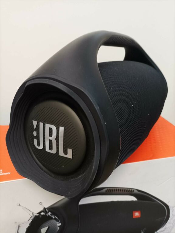 glosnik-jbl-boombox-2-brakpaczka-zaginela-funkcje-funkcja-powerbanku