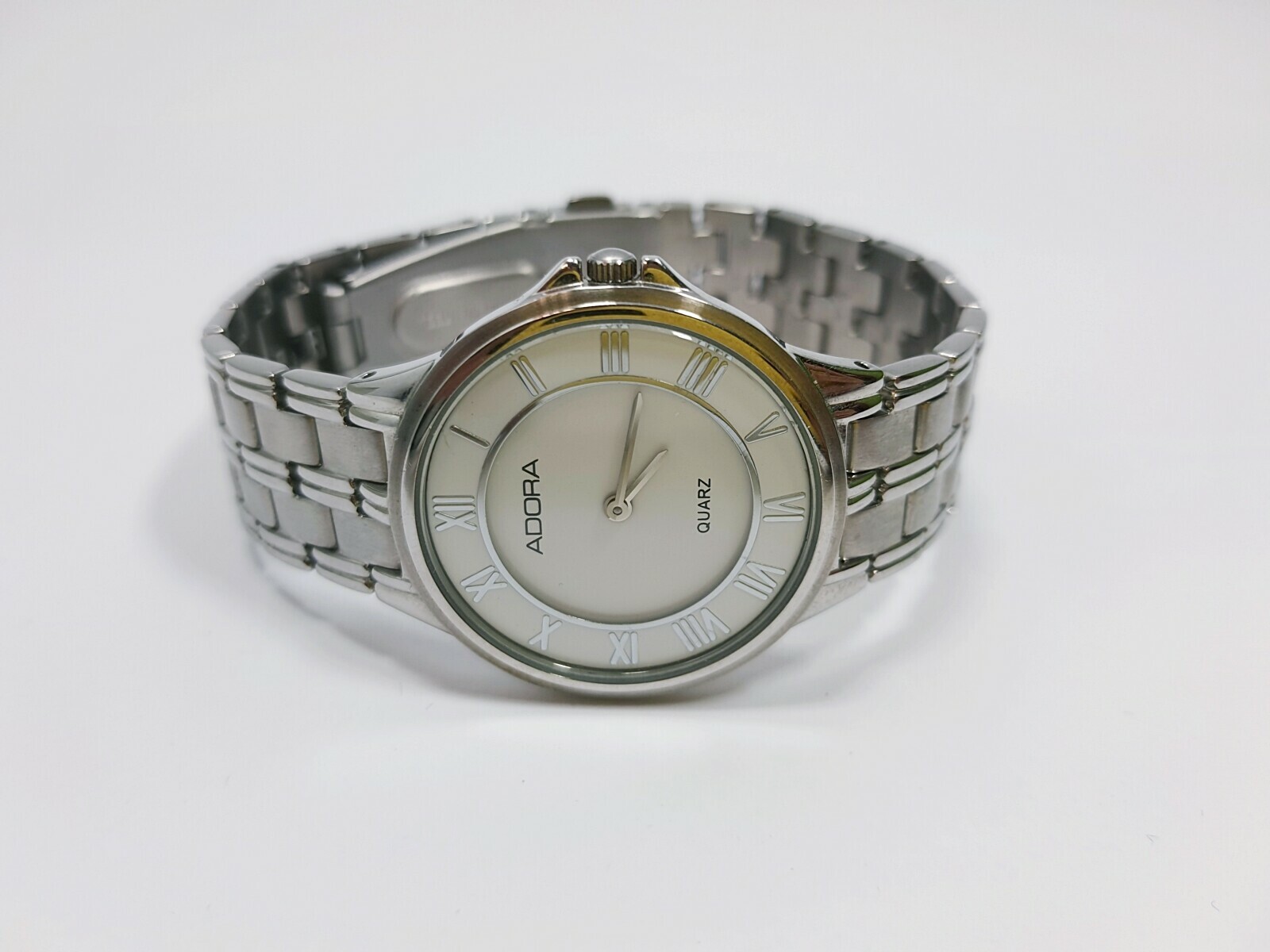 zegarek-adora-design-ksztalt-koperty-okragla