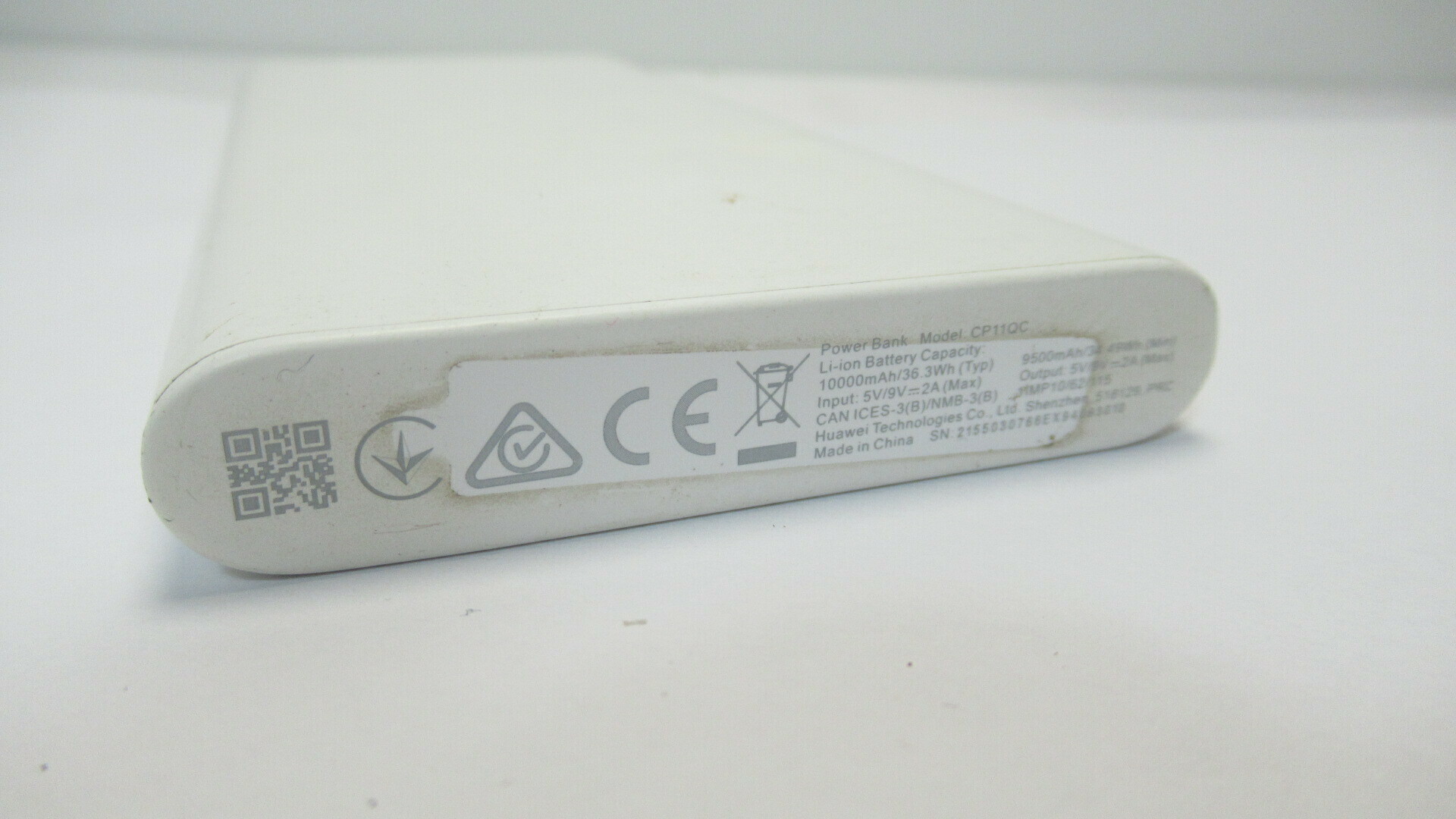 powerbank-huwaei-cp11qc-material-obudowy-tworzywo-sztuczne