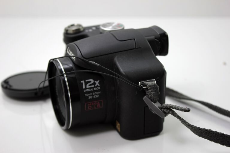 PANASONIC LUMIX DMC-FZ8