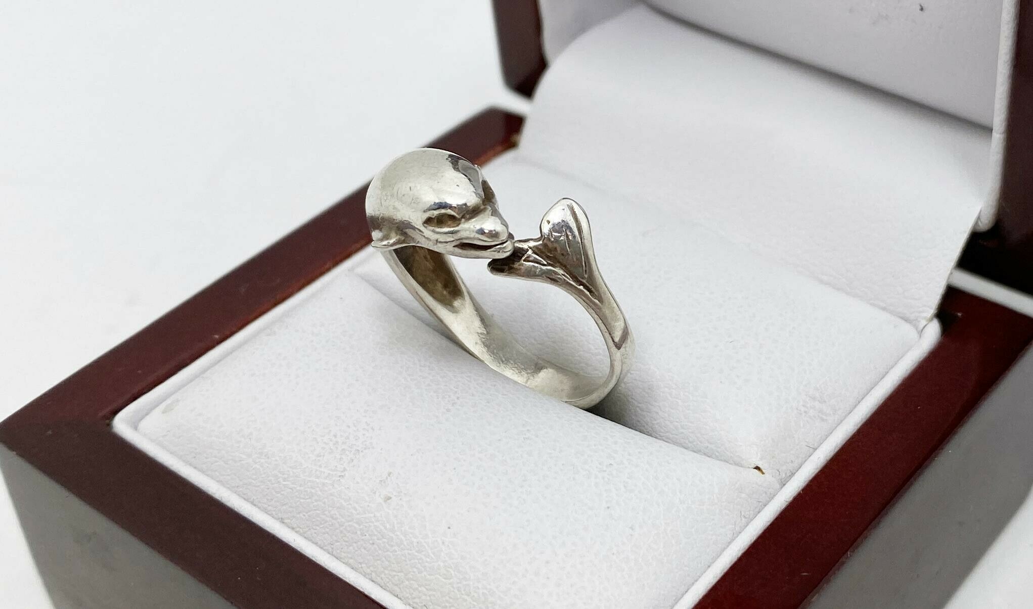 srebrny-pierscionek-delfin-ag-925-rozmiar-15-stan-uzywany