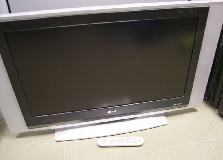 TELEWIZOR LG RZ-32LZ50 LCD TV 32'' + PILOT