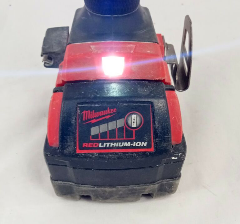 WKRĘTARKA UDAROWA MILWAUKEE M18 + AKUMULATOR