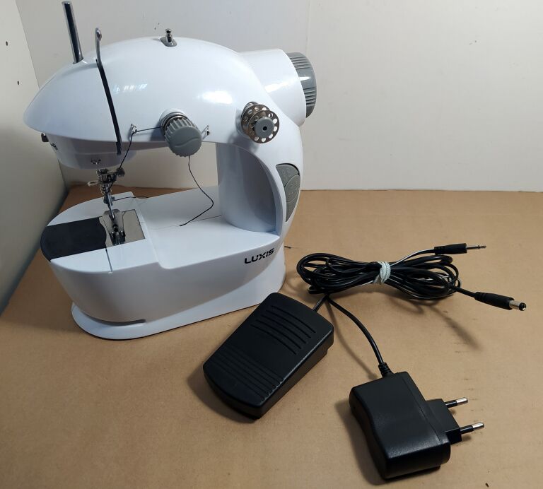 MAŁA MASZYNA DO SZYCIA LUXIS HY-201