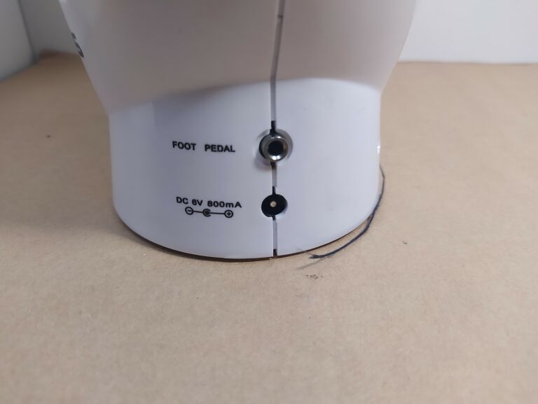 MAŁA MASZYNA DO SZYCIA LUXIS HY-201