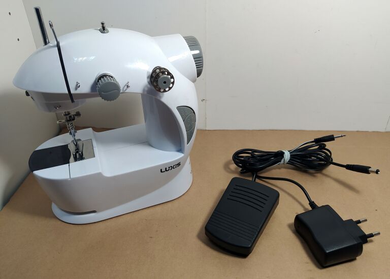 MAŁA MASZYNA DO SZYCIA LUXIS HY-201
