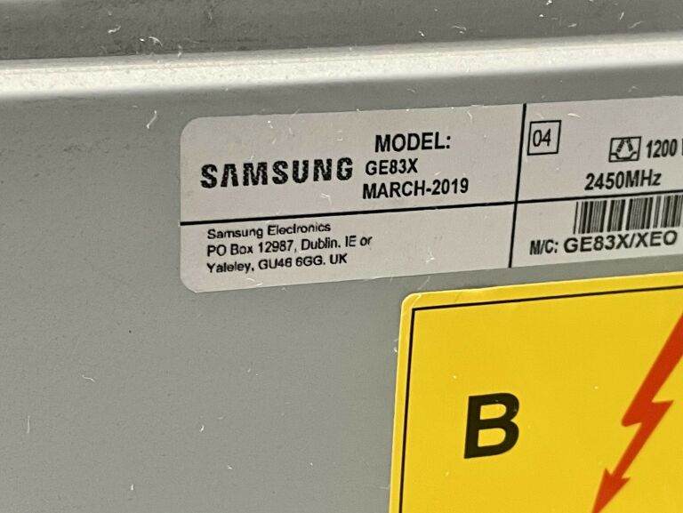 KUCHENKA MIKROFALOWA MIKROFALÓWKA SAMSUNG GE83X